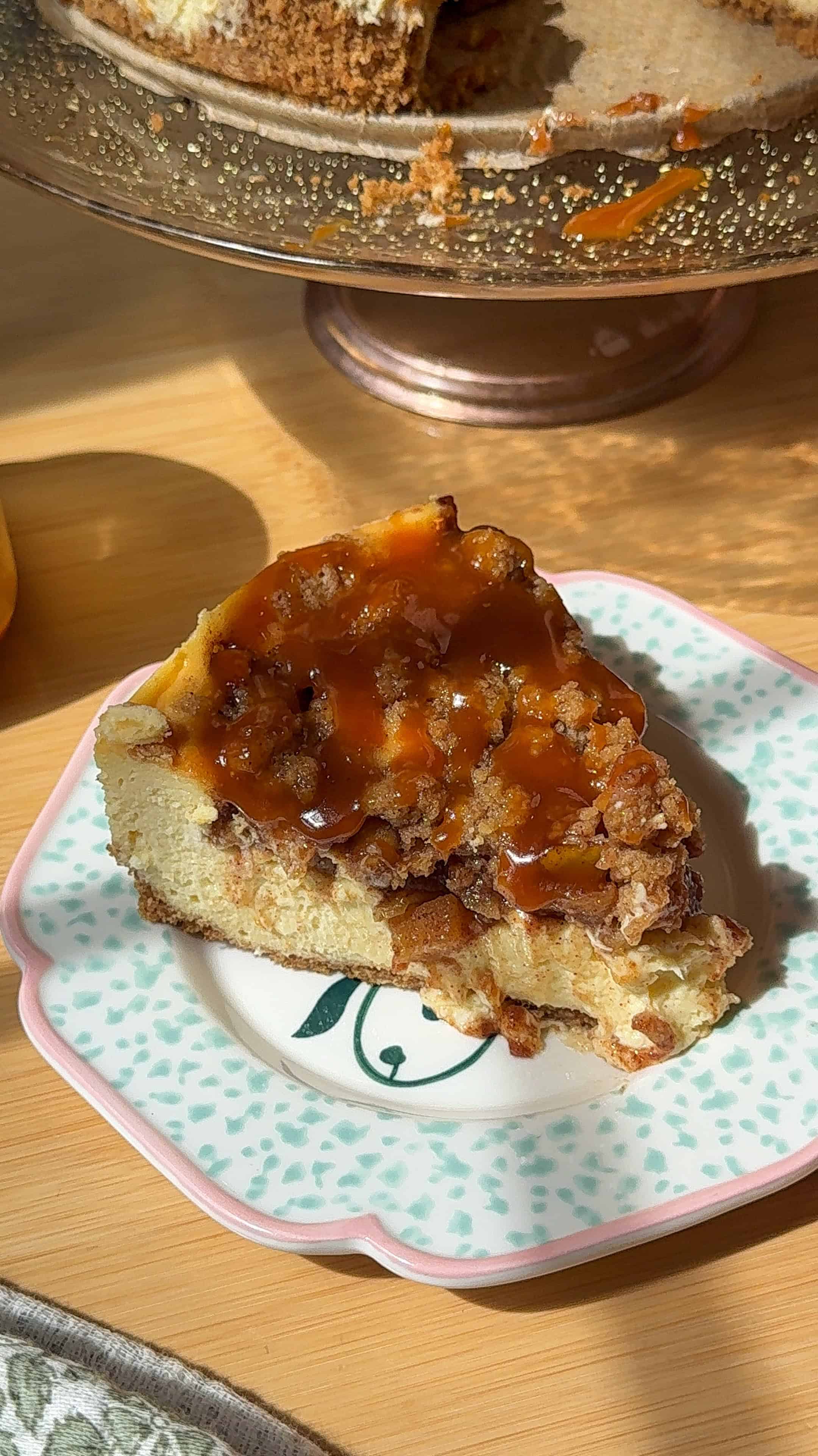 Salted Caramel Apple Crumble Cheesecake: Fall Dessert Perfection
