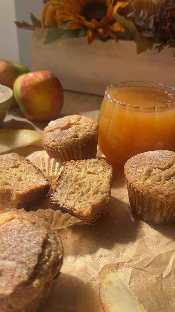 Muffins with cinnamon sticks and fresh apples as decoration.