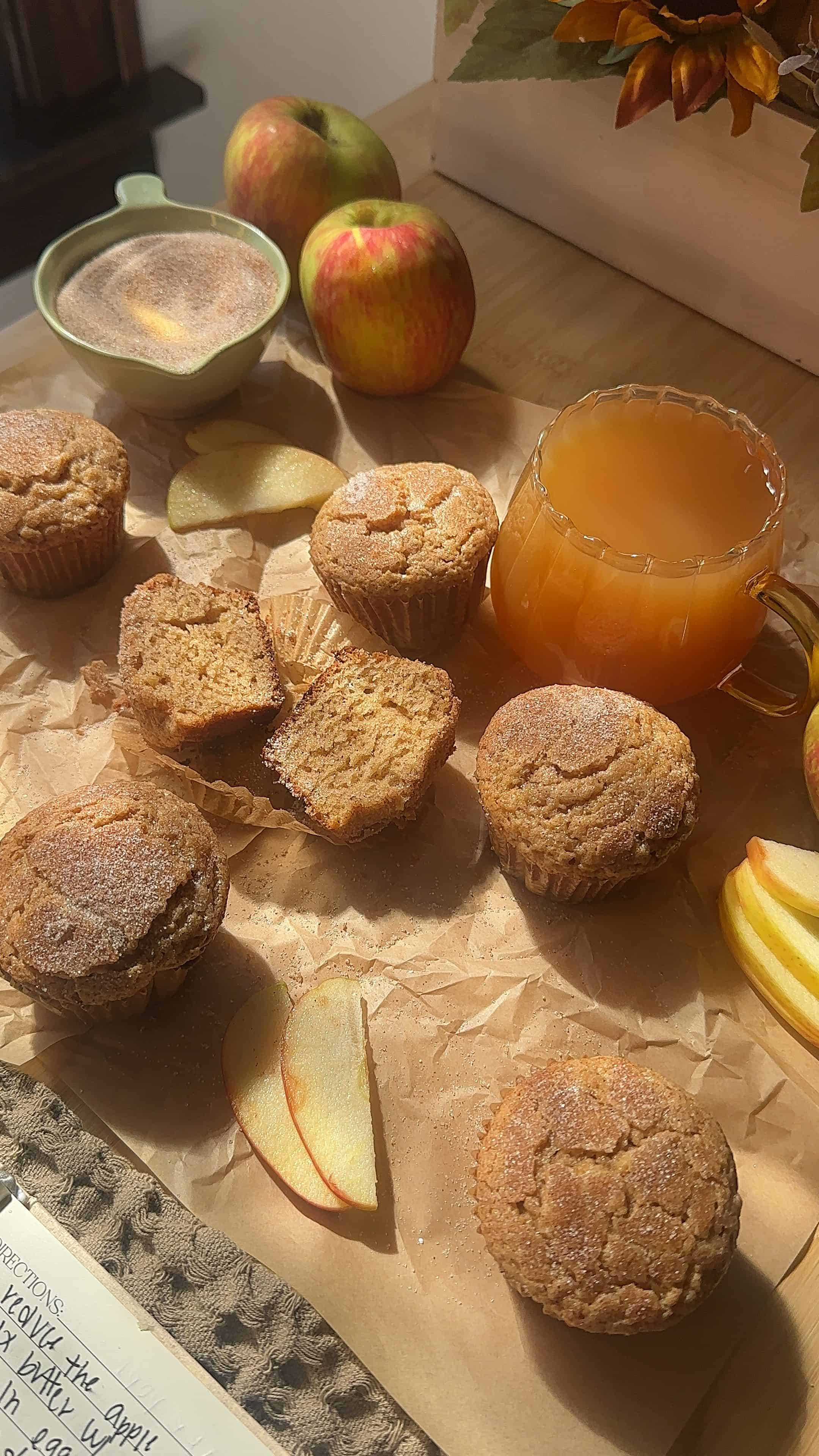 Muffins with cinnamon sticks and fresh apples as decoration.