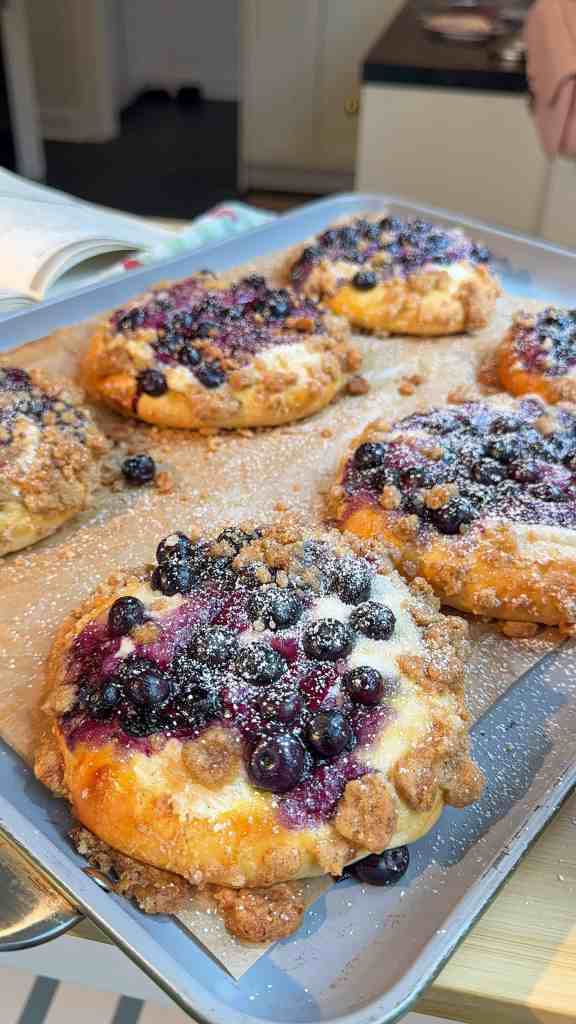 Blueberry Custard Crumble Buns