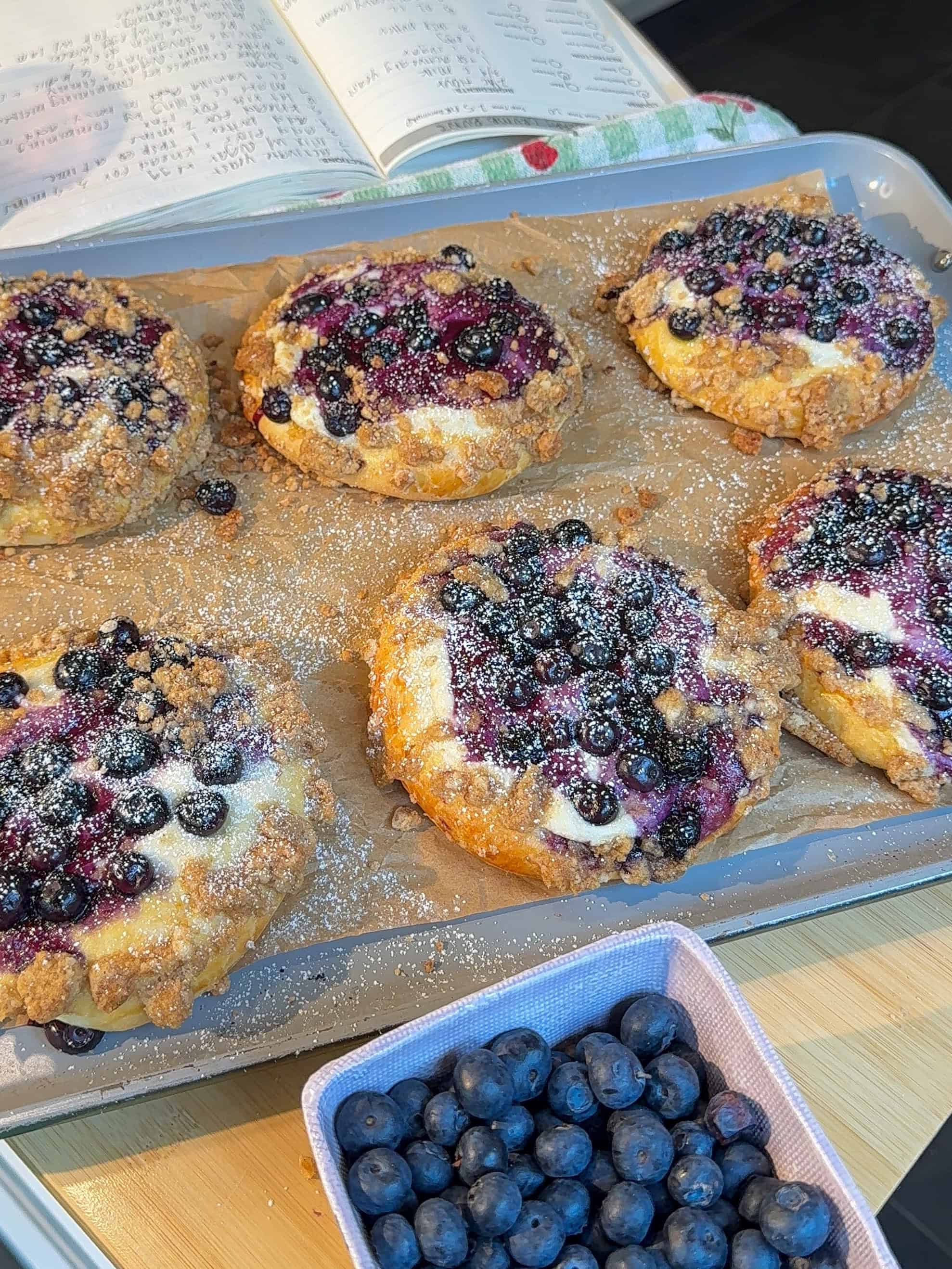 Blueberry Custard Crumble Buns