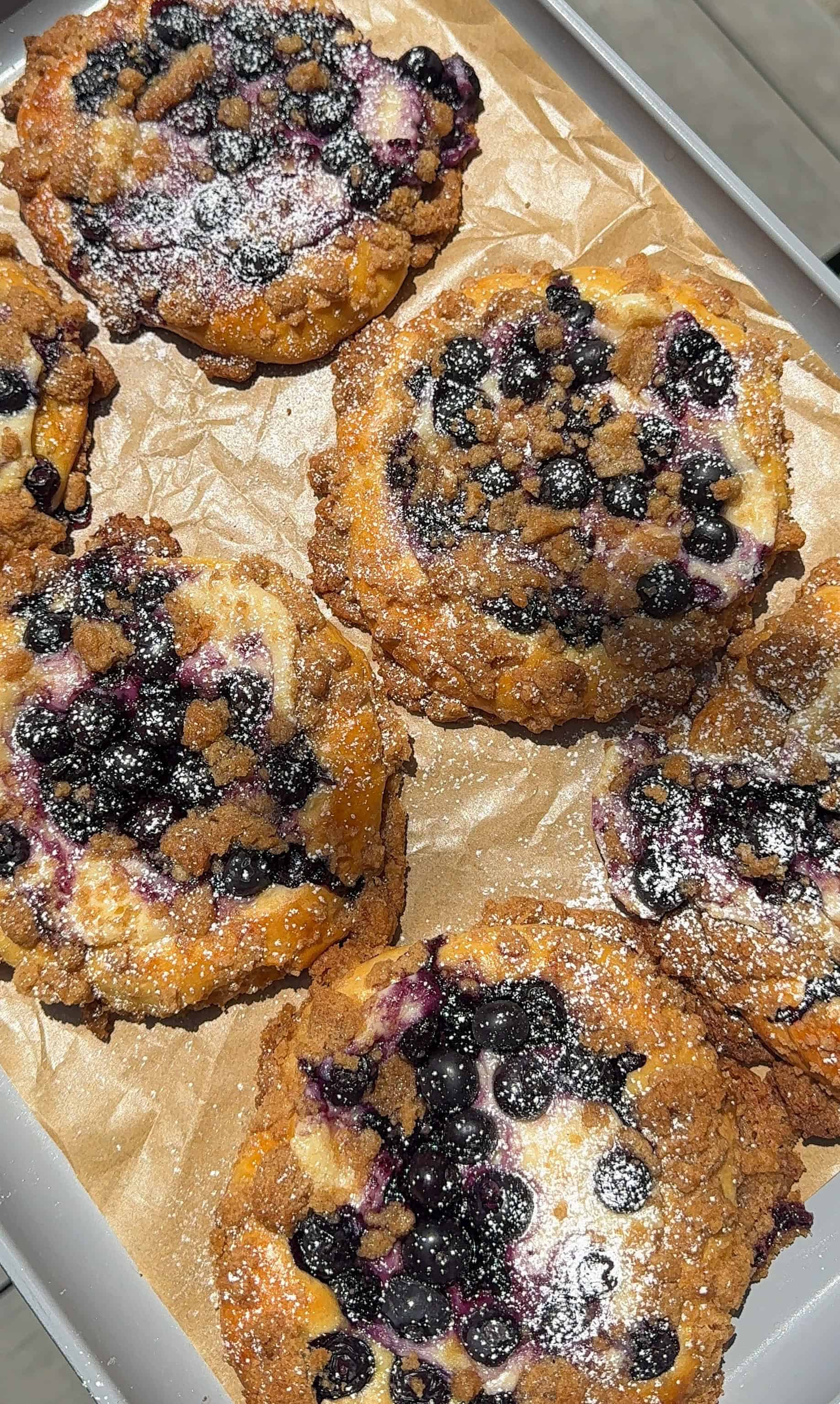 Blueberry Custard Crumble Buns