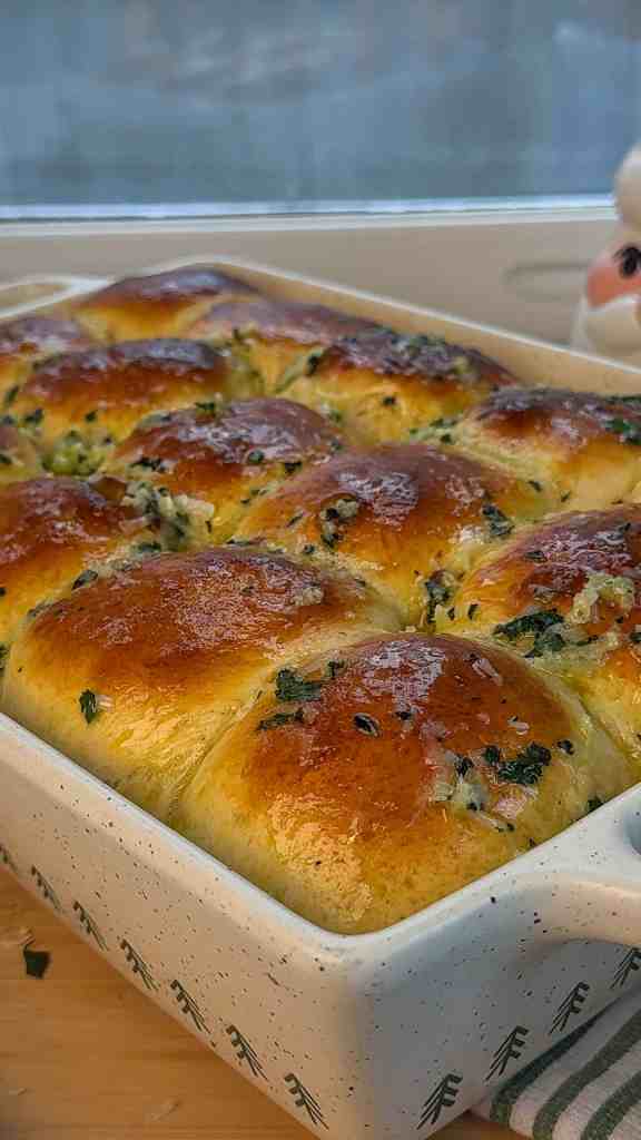 Fluffy Garlic Butter Milk Buns – Buttery, Soft Japanese-Inspired Dinner Rolls