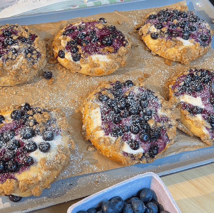 Blueberry Custard Crumble Buns